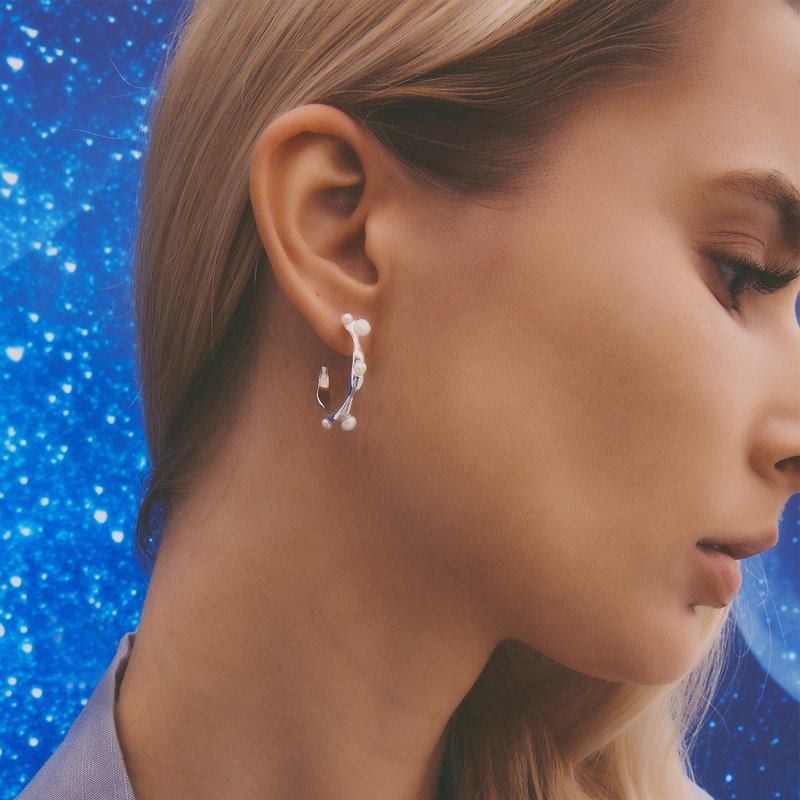 Multiverse - 流动小珍珠耳环-纯银 - 耳环/耳夹 - 纯银 银色