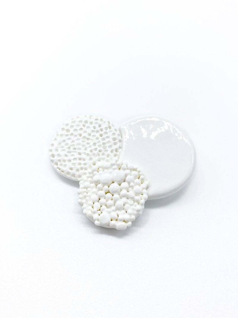 手工气泡粒粒质感心口针 - 胸针 - 粘土 白色