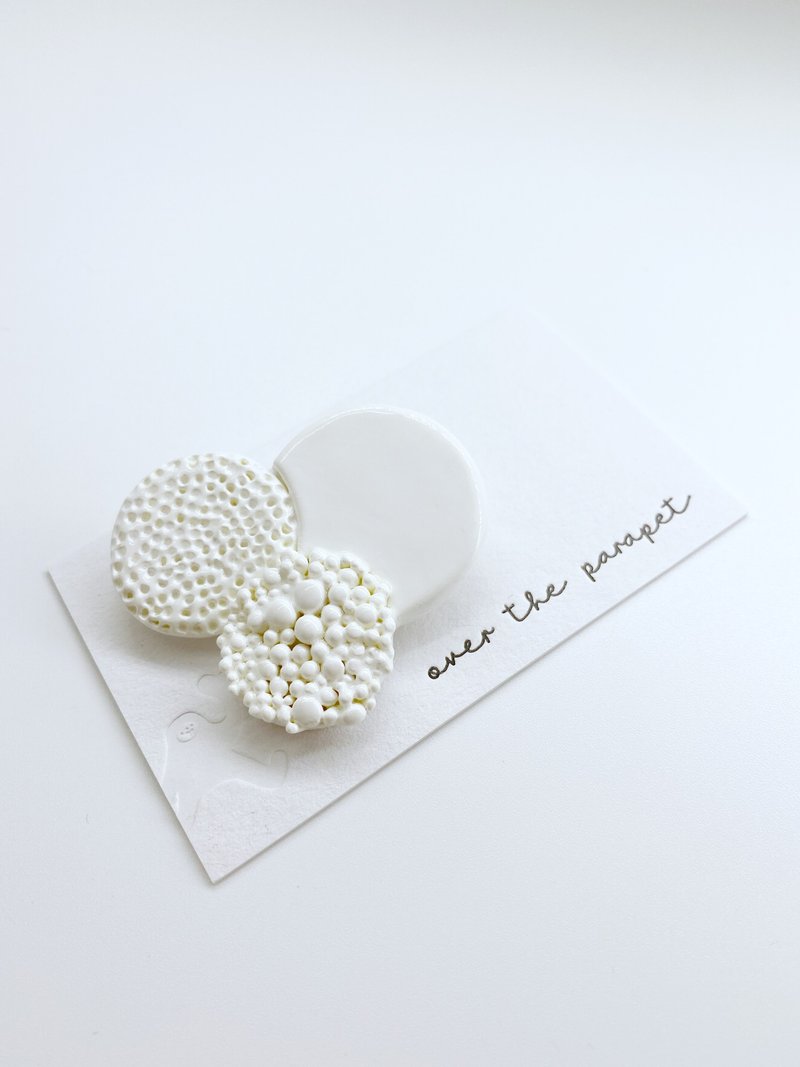 手工气泡粒粒质感心口针 - 胸针 - 粘土 白色