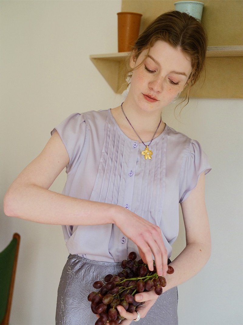 MintCheese 法式少女俏皮优雅 浅紫色光泽感风琴褶小飞袖衬衫 - 女装衬衫 - 棉．麻 