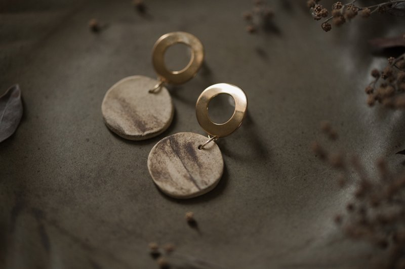 Tao│陶系列 - 双层圆陶 - 篓空上层 - 耳环/耳夹 - 陶 咖啡色