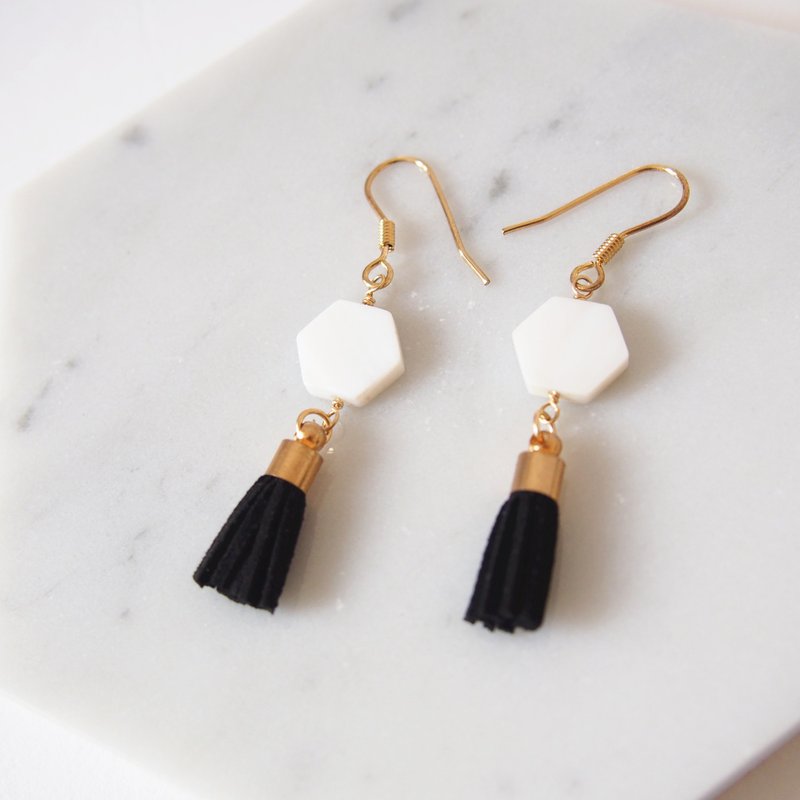 《KeepitPetite》复古气质・六角贝母・黑色流苏长耳环・垂挂耳勾 / 耳夹 - 耳环/耳夹 - 其他金属 黑色