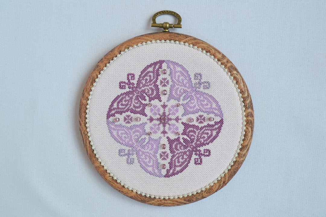 Butterflies Wall Art Hanging Hoop, Hand Embroidered, purple butterfly mandala - 画框/相框 - 绣线 紫色