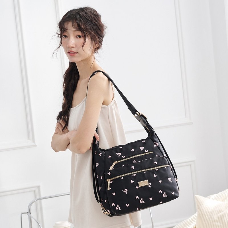 【独家设计】勾心红妆 - 甜美刺绣多层三用后背包 - 心型粉 - 后背包/双肩包 - 尼龙 黑色