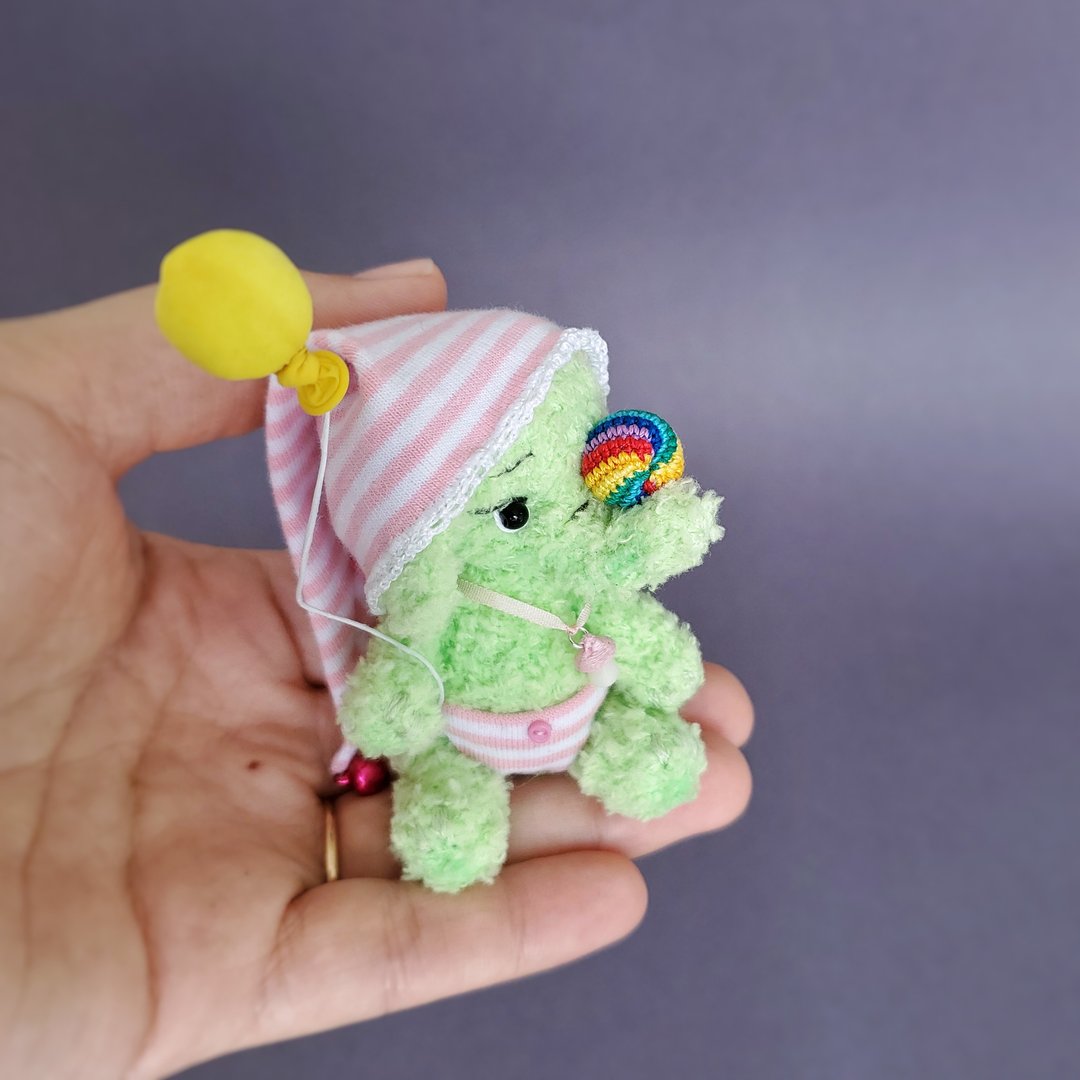 Ooak artist mini stuffed Elephant. Dollhouse miniature. Doll pet. Microtoysby - 玩偶/公仔 - 棉．麻 绿色