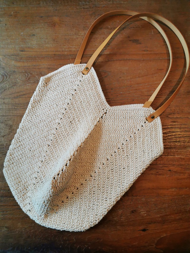 Handmade Granny square crochet shopping bag raw color with tan leather strap - 手提包/手提袋 - 其他材质 白色