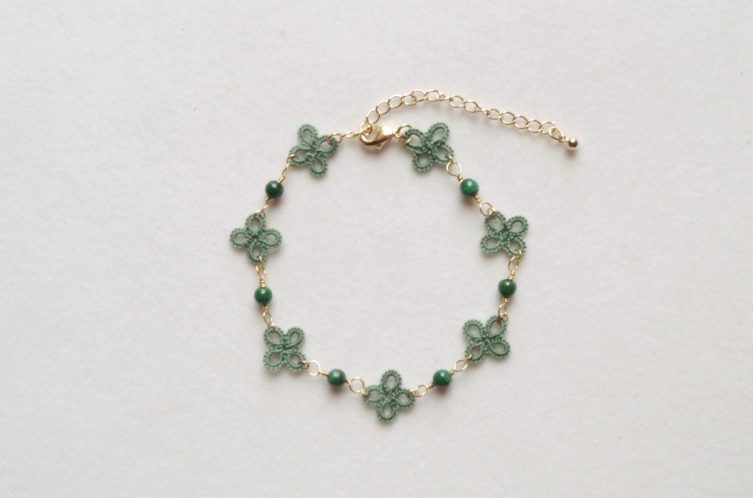 Tatting lace florets and malachite bracelet - 手链/手环 - 棉 绿色