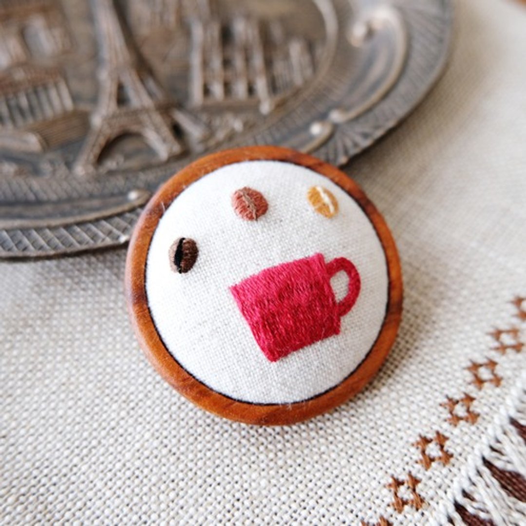 cafe brooch, small mug, red - 胸针 - 绣线 红色