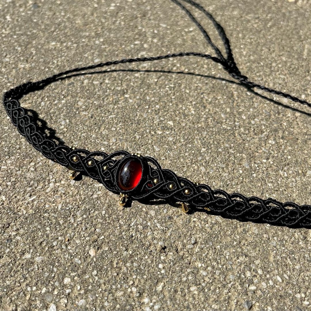 喜迎瑶 Macrame 手工编织 红石榴石 项链 锁骨链 石榴石项链 蜡线 - 项链 - 宝石 黑色