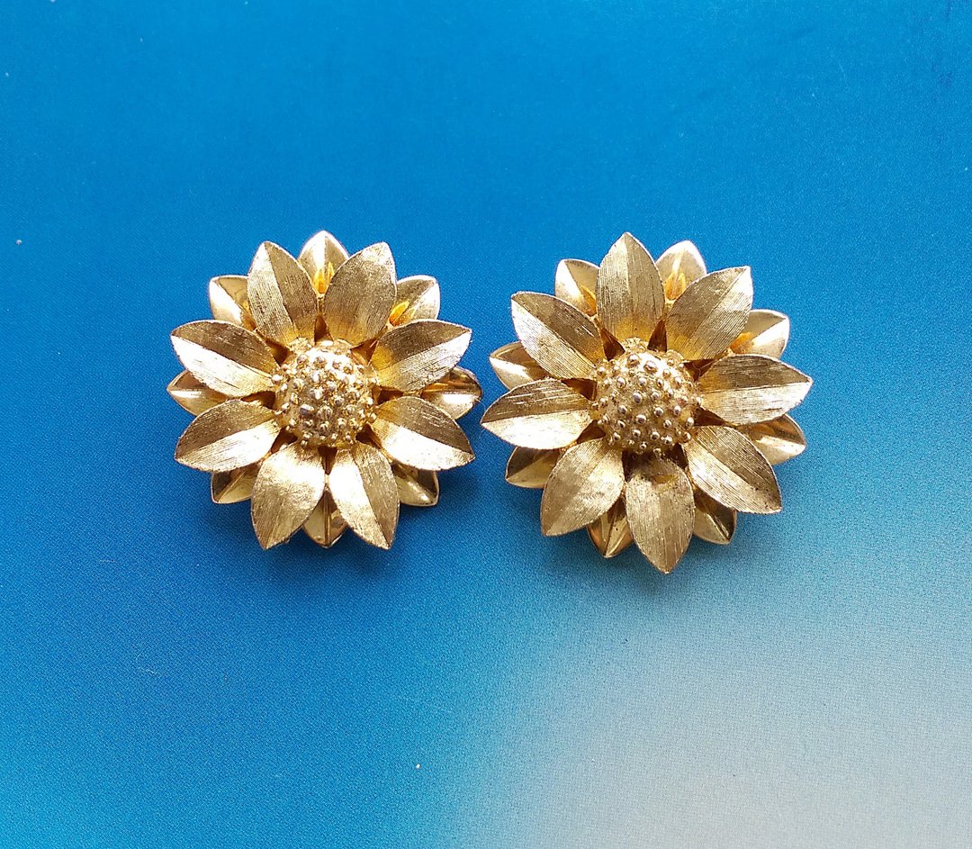 Vintage Jewelry 西洋古董饰品 SARAH COV Satin Patals 夹式耳环 - 耳环/耳夹 - 其他材质 金色