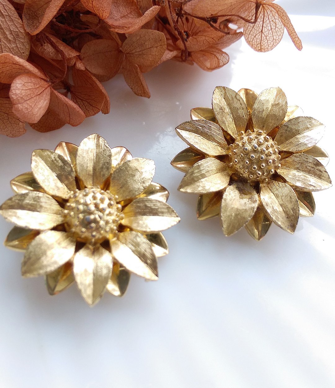 Vintage Jewelry 西洋古董饰品 SARAH COV Satin Patals 夹式耳环 - 耳环/耳夹 - 其他材质 金色