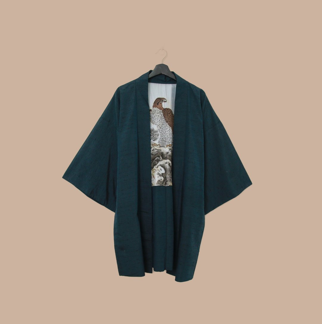 Back to Green-日本带回羽织 松树白鹰 M-22/vintage kimono - 女装休闲/机能外套 - 丝．绢 