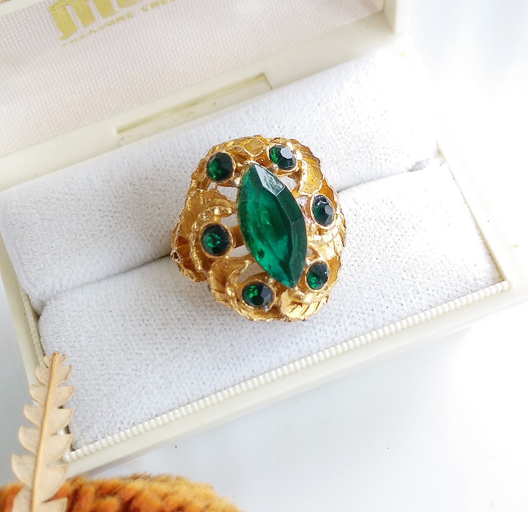 【西洋古董饰品 】马眼绿钻  早期复古戒指 - 戒指 - 其他金属 金色