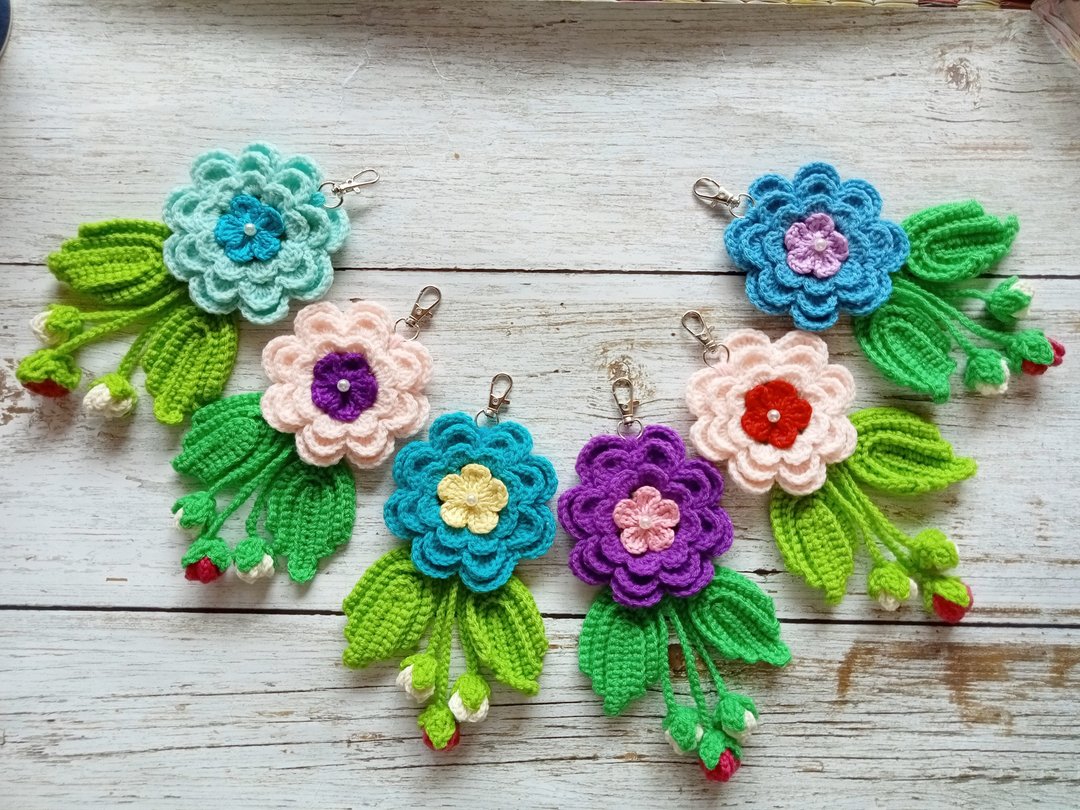 钩编纱线钥匙扣，彩色花环，手工制作。 - 钥匙链/钥匙包 - 压克力 多色