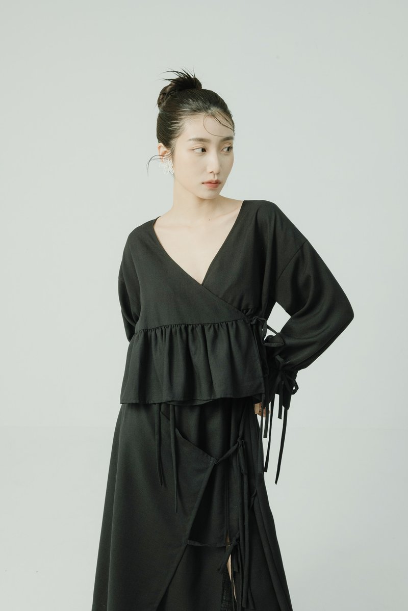 心斋坐忘/黑色新中式交叉襟绑带上衣 - 女装上衣 - 其他人造纤维 黑色