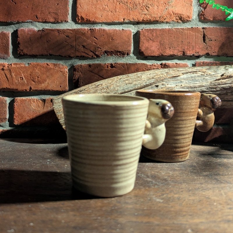 想放空的卡皮巴拉 马克杯 疗愈系 莺歌 手作 文创 陶杯 200 ml - 其他杯子 - 陶 卡其色