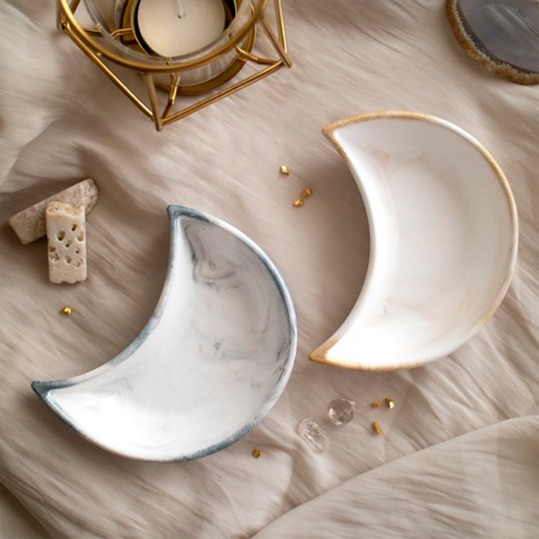 crescent moon stone | crescent moon tray type aroma stone - 香薰/精油/线香 - 陶 金色