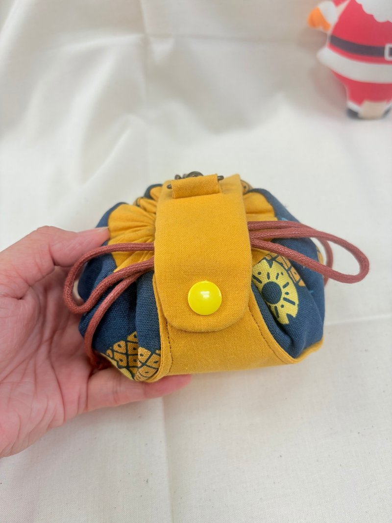 圆形束口袋-凤梨 - 零钱包 - 棉．麻 黄色