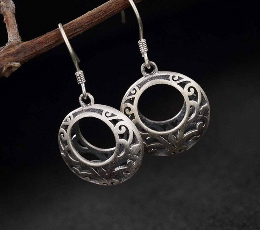S999 Fine Silver Women Vintage Ethnic Jewelry Handmade Engraved Exotic Earrings - 耳环/耳夹 - 纯银 银色
