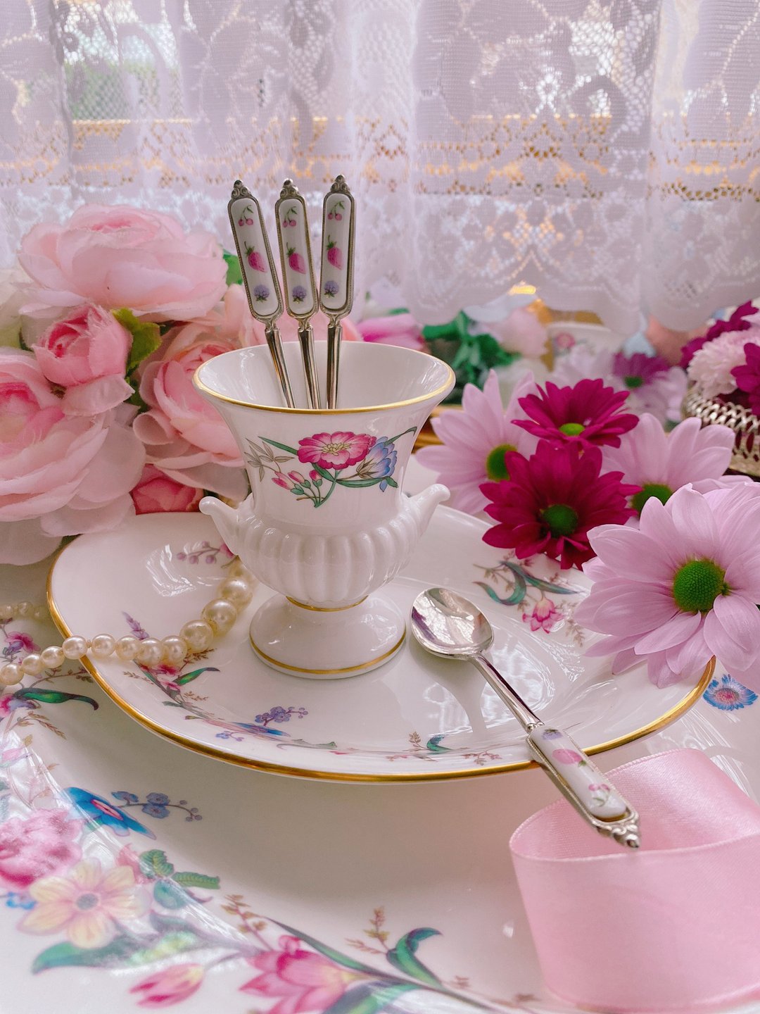 英国骨瓷皇家御用Wedgwood 1950年手绘花卉桌上型花瓶新年礼物 - 花瓶/陶器 - 瓷 