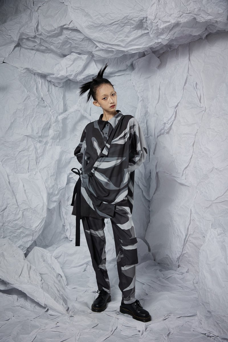 INF 22SS 2D黑印花挡片变形衬衫 - 女装衬衫 - 聚酯纤维 黑色