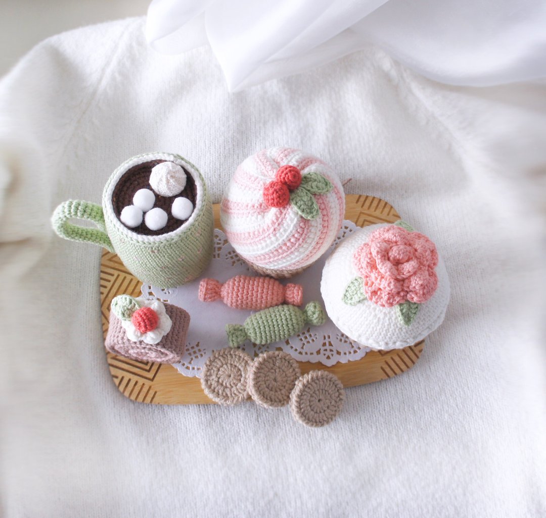 Pretend Dessert Set, Crocheted cupcakes, Play tea party, Kids pretend kitchen - 玩具/玩偶 - 棉．麻 粉红色