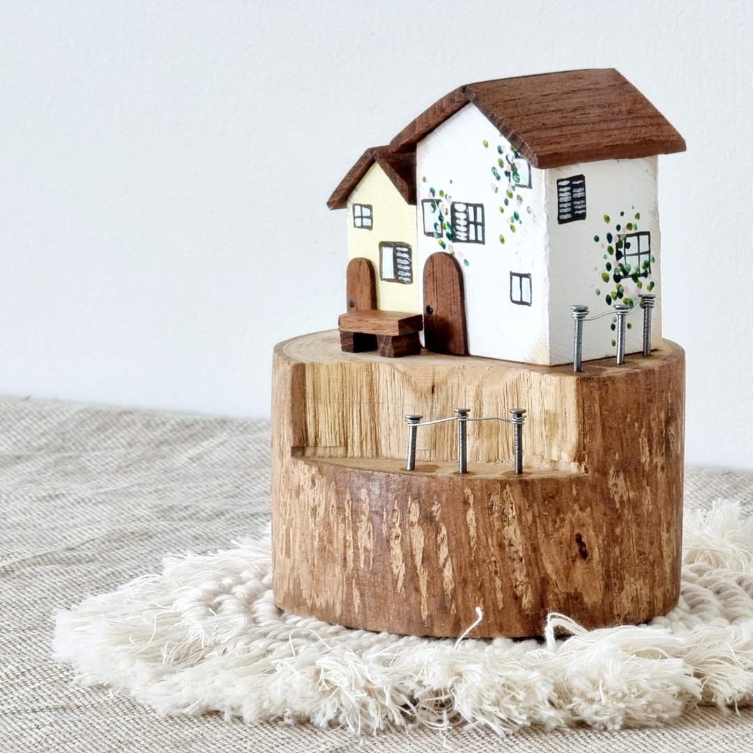 Switzerland wooden house on timber white-light green - 摆饰 - 木头 白色
