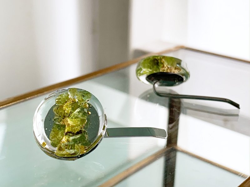 【八月诞生石】为您献上绿色祝福。橄榄石・透明・发饰 - 发饰 - 树脂 绿色