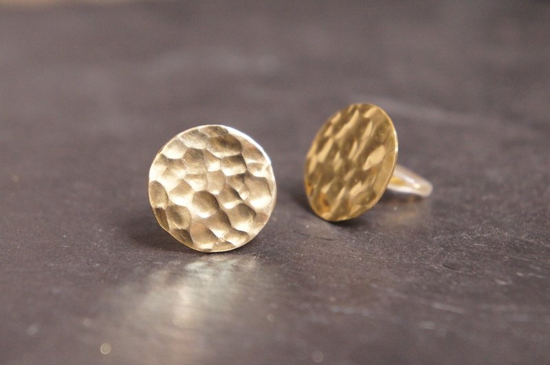 Brass Clip-On surface butterfly spring clip type clip-on earrings - 耳环/耳夹 - 铜/黄铜 金色