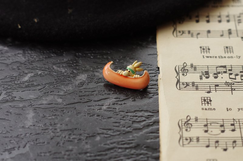 少见-Vintage 古董 兔子龙舟 动物 帽子  别针胸针 JJ b228 - 胸针 - 其他金属 金色