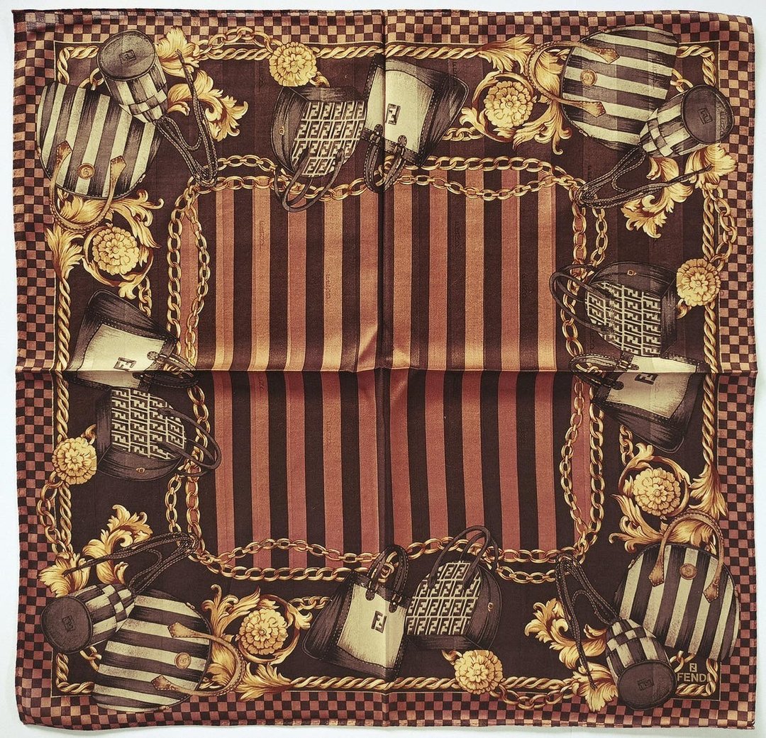 Fendi 丝巾，饰有经典手袋图案与 Pequin 条纹，以及巴洛克花卉图案，尺寸 23 x 23 英寸 - 丝巾 - 棉 咖啡色