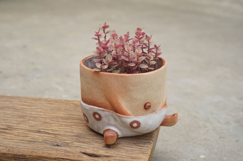 A plant pot with hands in underwear , Succulent Pots, Ceramic Planter,polka dot - 花瓶/陶器 - 陶 白色