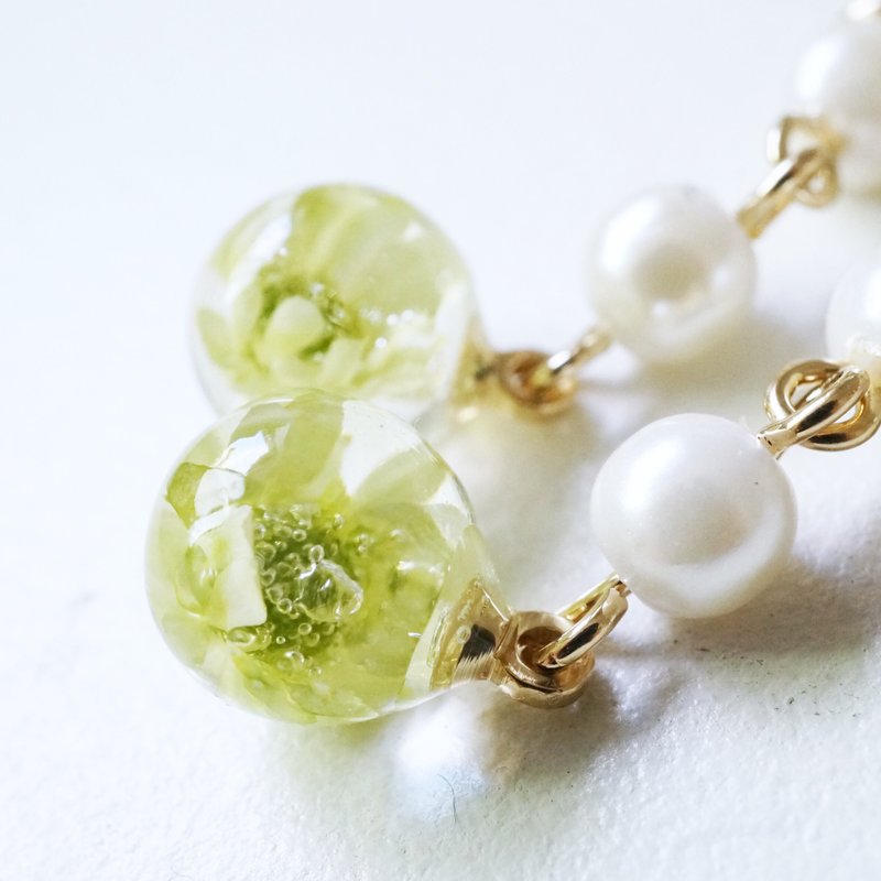 Flower sphere and pearl Clip-On - 耳环/耳夹 - 植物．花 绿色