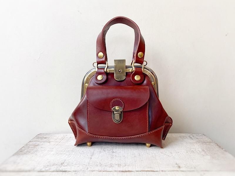 订制生产 制作期间约2〜3个月 枥木皮革 翻盖口金医生包 storia S size - 手提包/手提袋 - 真皮 咖啡色