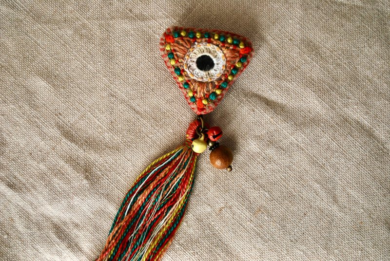 两用三角形缤纷刺绣胸针 可拆卸流苏 镜面刺绣 - 胸针 - 绣线 多色