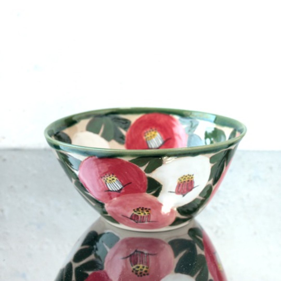 A large bowl of red, white and pink camellia - 碗 - 陶 