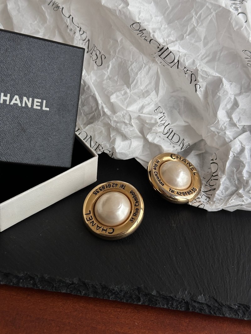 中古品 Chanel 香奈儿 金包边珍珠耳夹 Rue Cambon 字样 - 耳环/耳夹 - 其他金属 金色