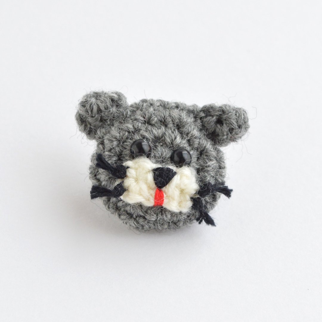 小猫 Amigurumi 胸针 灰色 - 胸针 - 其他材质 灰色