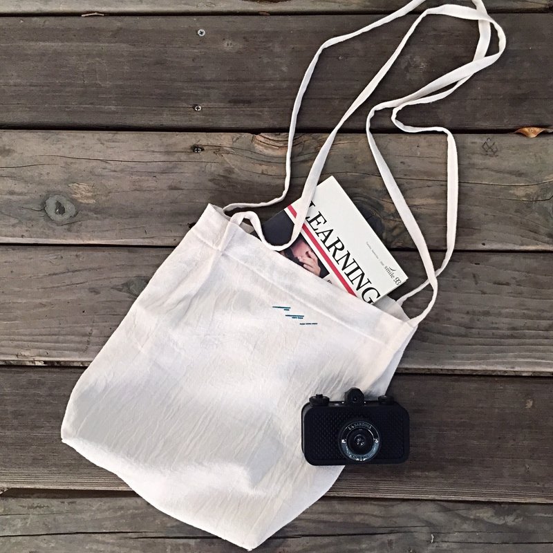 软绵绵の 手工绢印 棉麻环保包袋 - 侧背包/斜挎包 - 棉．麻 白色