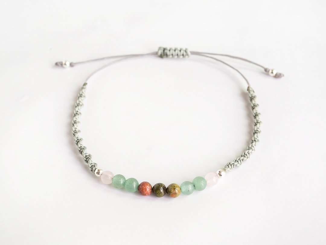 Spiral 4th Heart Chakra Gemstone bracelet with macrame thread and silver bead - 手链/手环 - 半宝石 粉红色