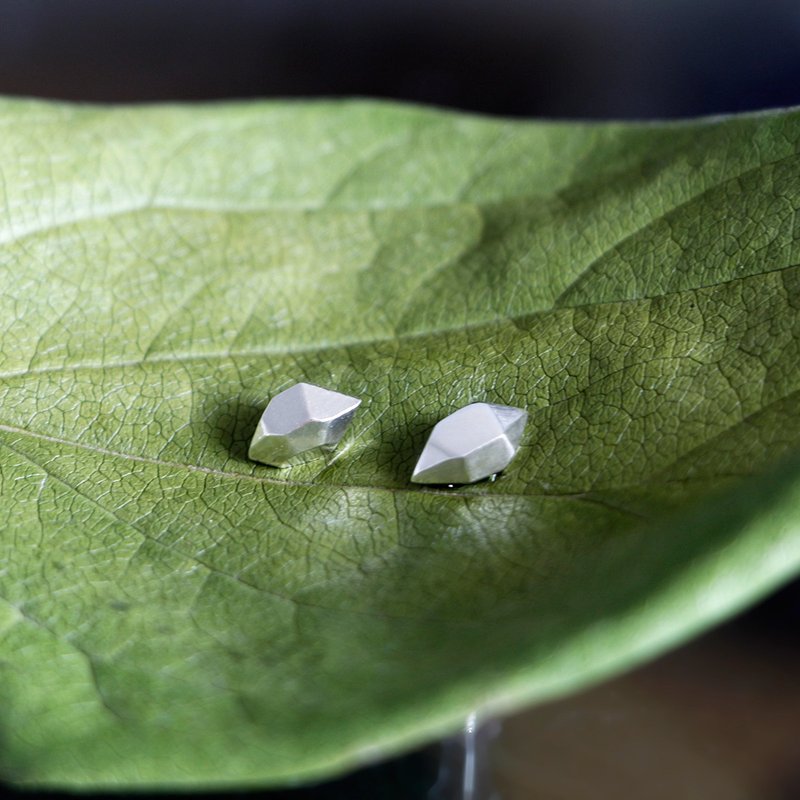 原创手作925银晶柱小宝石造型耳饰纯银耳钉 - 耳环/耳夹 - 纯银 银色