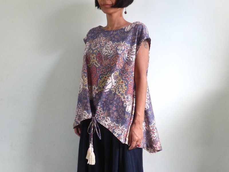 [New color] batik blouse with a classical pattern / navy - 女装上衣 - 棉．麻 蓝色