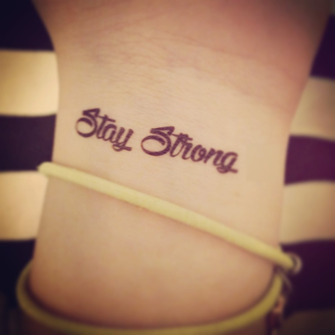 OhMyTat 手腕位置英文字 Stay Strong 激励刺青纹身贴纸 (2枚) - 纹身贴 - 纸 黑色