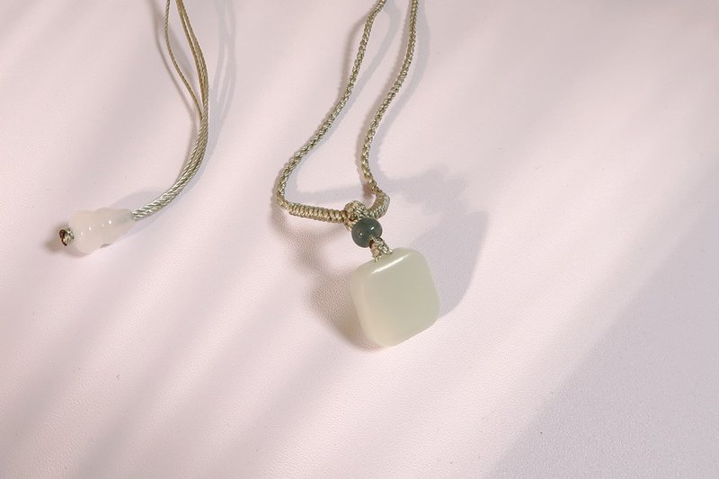 和田玉小方糖无事牌吊坠 锁骨链 和田玉无事牌吊坠含证书 - 项链 - 玉石 