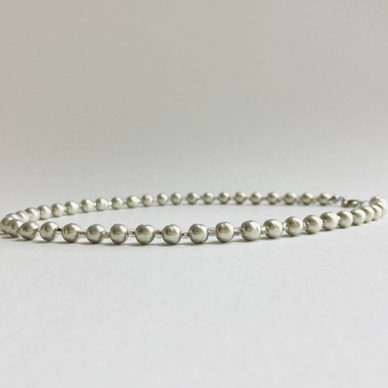 玻璃巴洛克珍珠与珠饰项链 / 约 6mm，全长约 40cm + 5cm 延长链 / 浅鸢尾灰 / R / 日本制造 - 项链 - 玻璃 银色