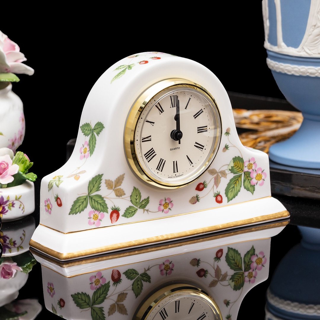 英国制Wedgwood 美丽野草莓细致骨瓷卧室书房桌钟时钟座钟 - 时钟/闹钟 - 瓷 