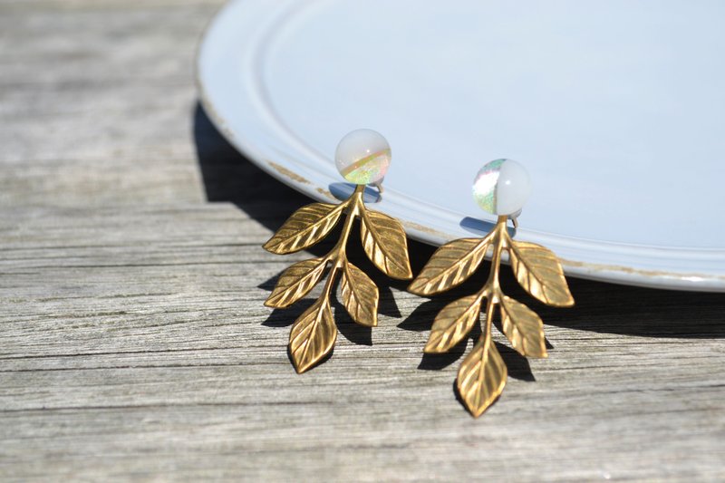 mizore + leef - 耳环/耳夹 - 玻璃 白色