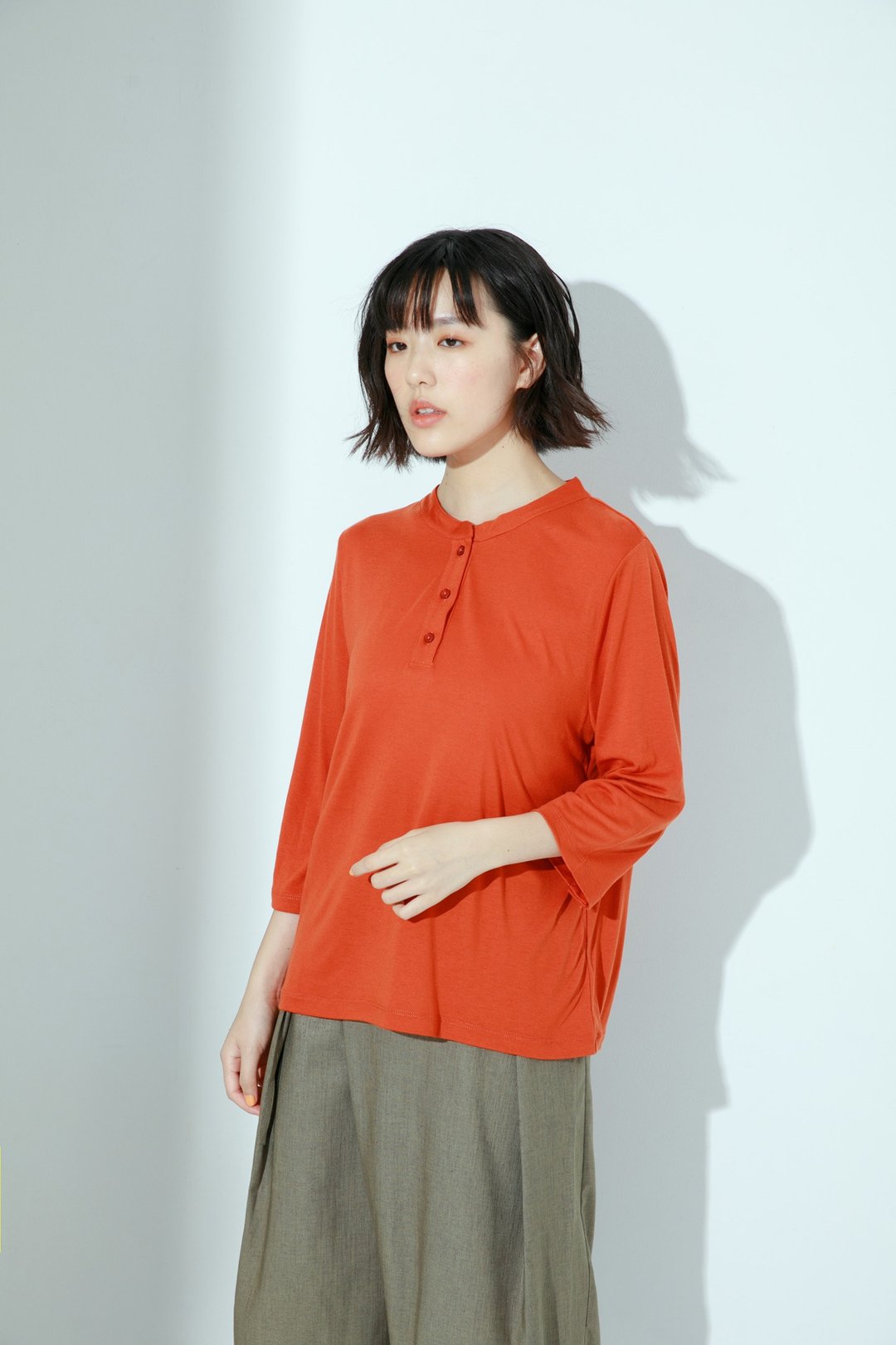 亨利放假啦 七分袖软棉上衣-橘酒(橘) - 女装上衣 - 其他人造纤维 橘色