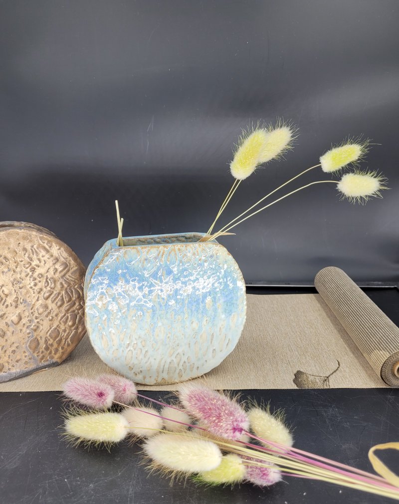手作陶制花瓶 印花圆饼形花器 可爱小花器 - 花瓶/陶器 - 陶 
