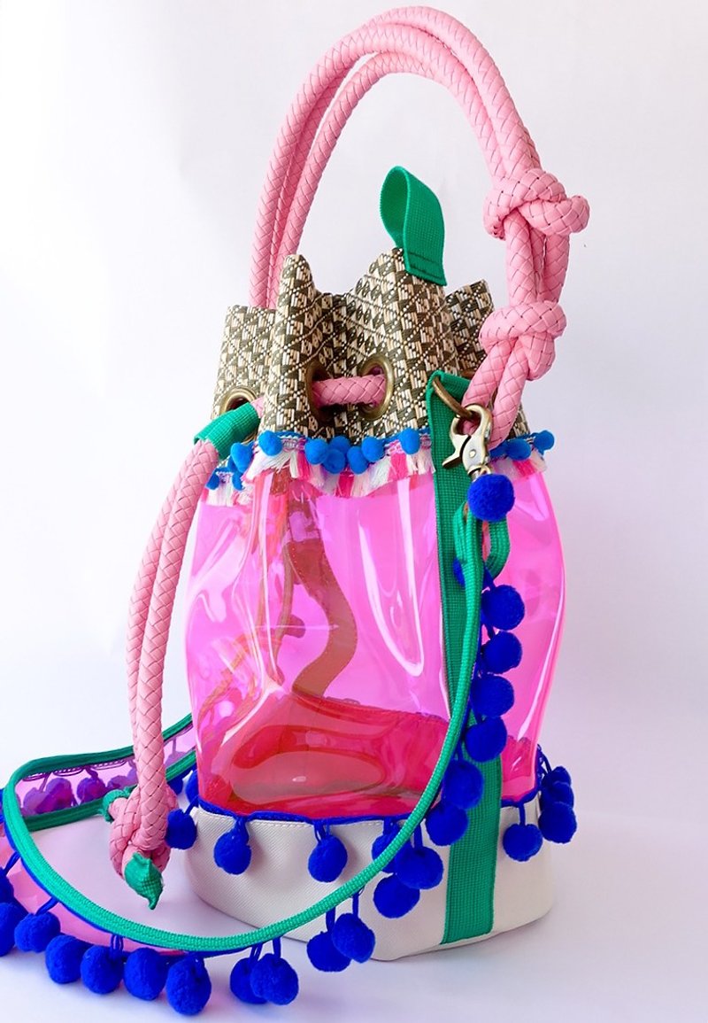 BUCKET (M) DRAWSTRING BAG IN Tiki Pink (PK) - 束口袋双肩包 - 防水材质 粉红色